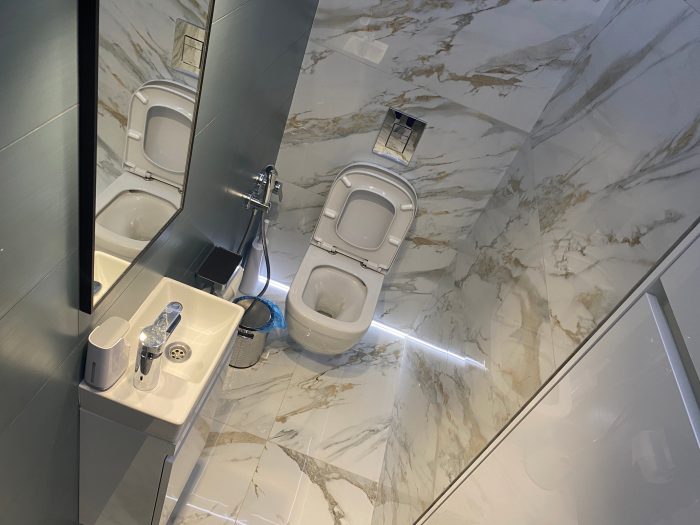 Туалет - крутое освещение и стильный дизайн
